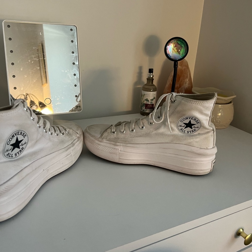 White chunky converse size 9